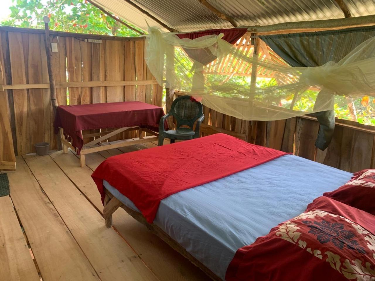 Miguel Surf Camp Otel Quepos Dış mekan fotoğraf