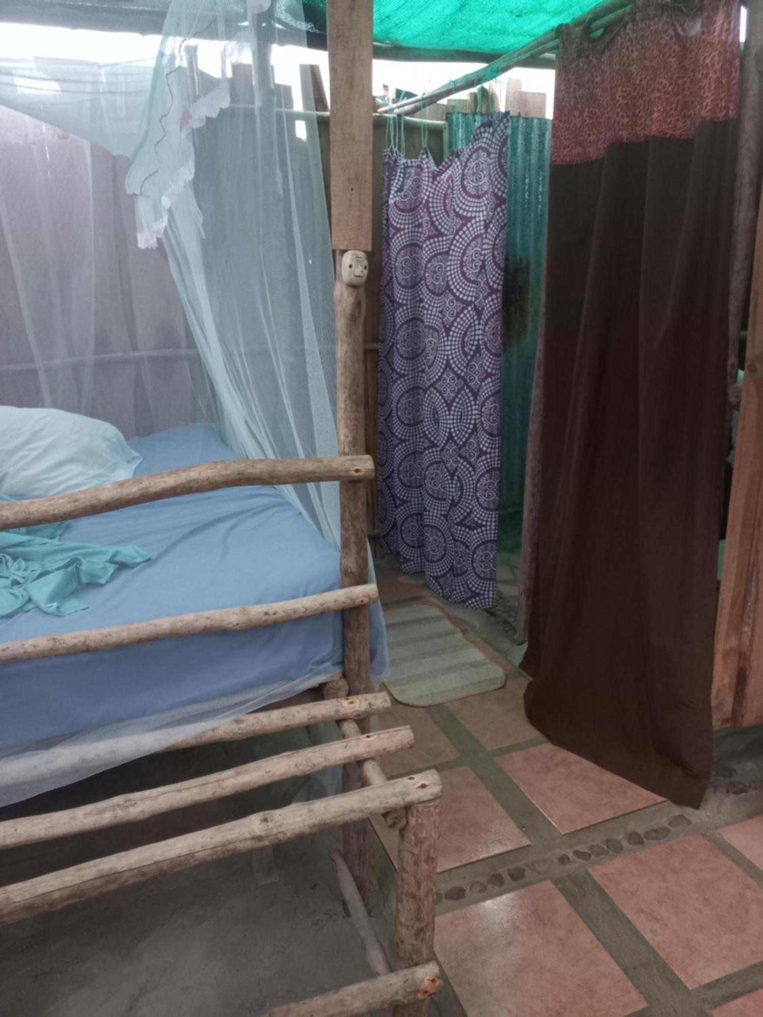 Miguel Surf Camp Otel Quepos Dış mekan fotoğraf