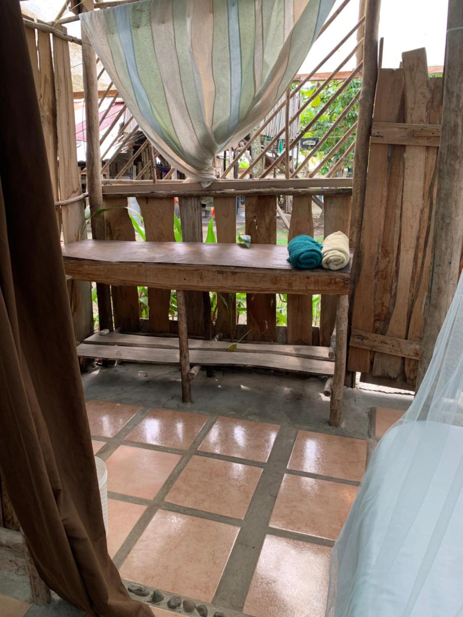 Miguel Surf Camp Otel Quepos Dış mekan fotoğraf