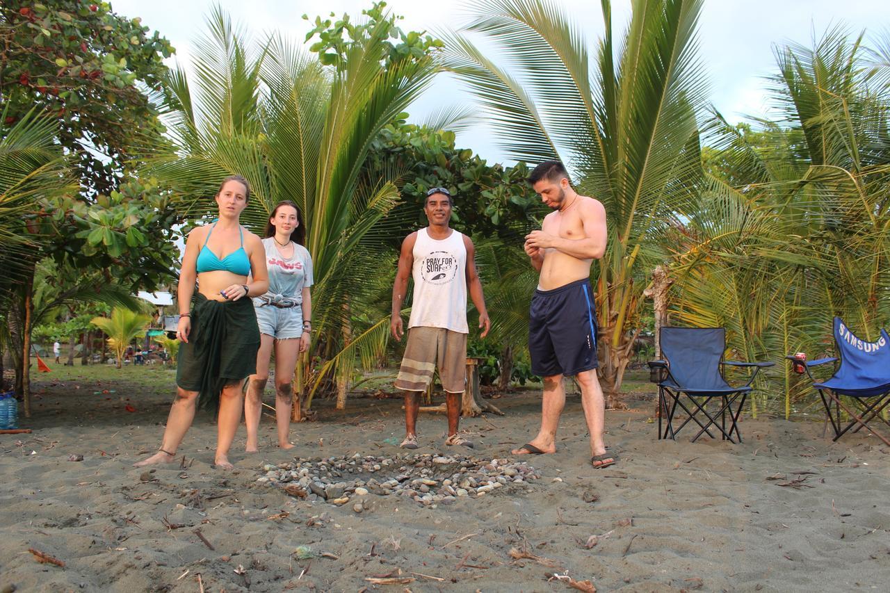 Miguel Surf Camp Otel Quepos Dış mekan fotoğraf