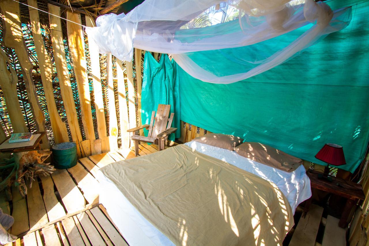 Miguel Surf Camp Otel Quepos Dış mekan fotoğraf