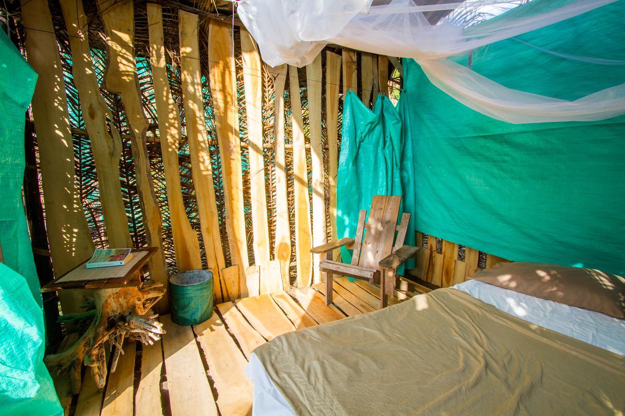 Miguel Surf Camp Otel Quepos Dış mekan fotoğraf